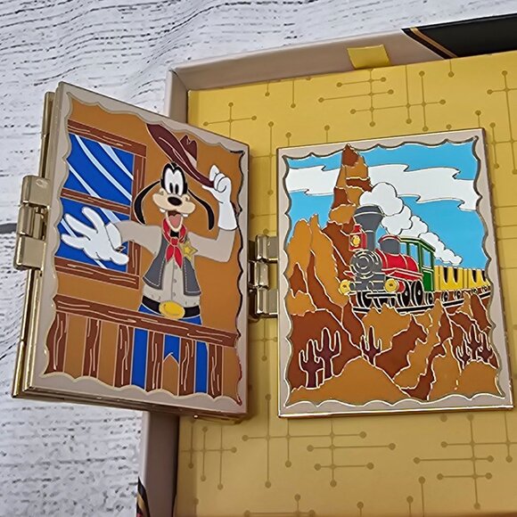 NEW! Disneyland Goofy Exploring Frontierland & Adventuraland Z fold LE 250 Pin A - Picture 5 of 6